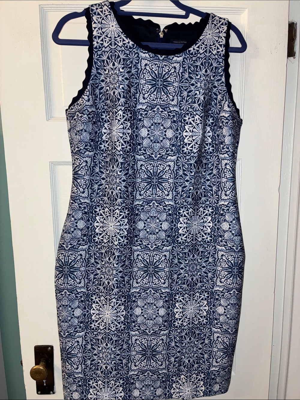 Tommy Hilfiger Navy and White Sleeveless Patterned Sheath Dress